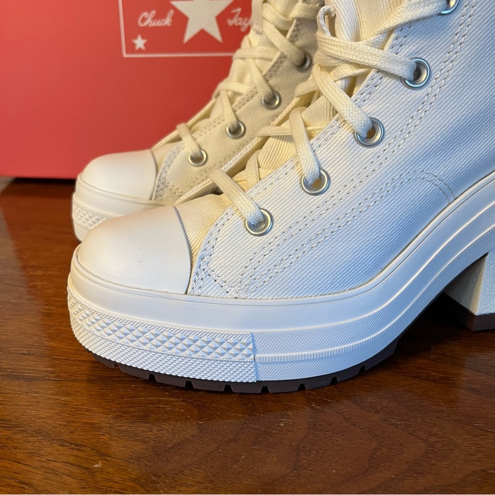 CONVERSE Women’s Chuck 70 DeLuxe Heel Platform Shoes - Picture 2 of 9